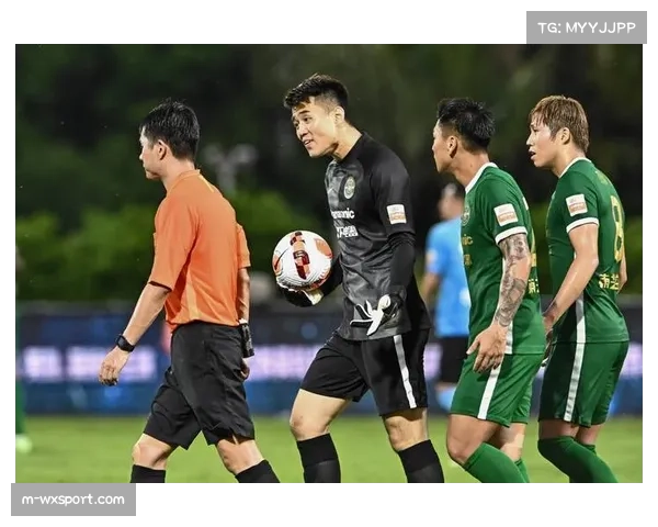 【2026年4月中超联赛射门效率数据观察·人物·特写特写：浙江队门将赵博训练中加练扑救，其扑救成功率目前排名联赛第三